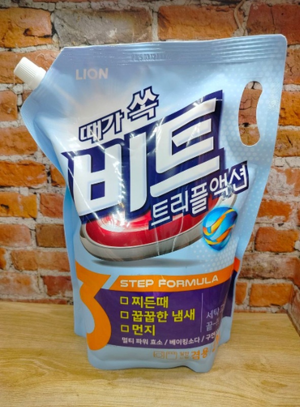 Концентрированное жидкое средство для стирки (с ферментами, содой и лимонной кислотой), тройного действия Beat Triple Action, Lion, 2,0 л (сменная упаковка)