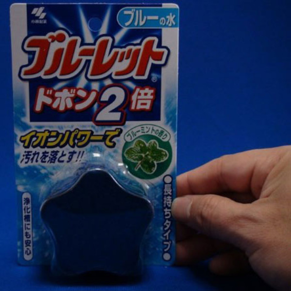 Двойная очищающая и дезодорирующая таблетка для бачка унитаза Bluelet Dobon W (мята), KOBAYASHI 120 г