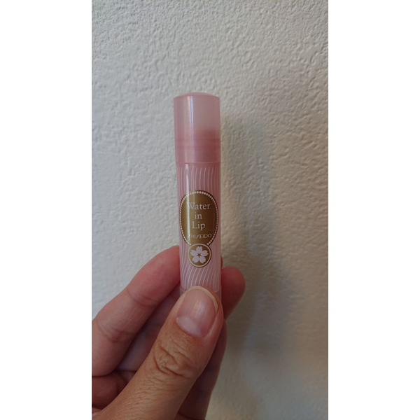 Увлажняющий лечебный бальзам для губ с ароматом вишни, SHISEIDO, 35 г