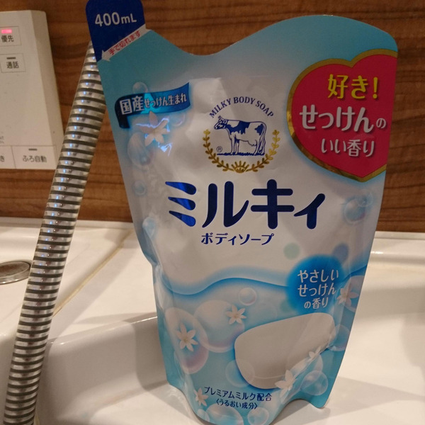 Молочное жидкое мыло для тела Milky Body Soap со сладким ароматом мыла в мягкой упаковке, COW  400 мл