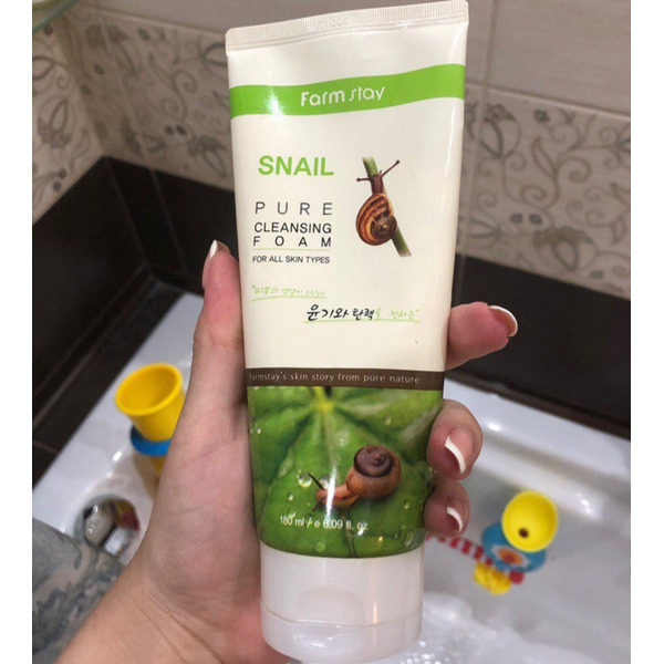 Очищающая пенка с экстрактом муцина улитки Snail Pure Cleansing Foam, FARMSTAY  180 мл