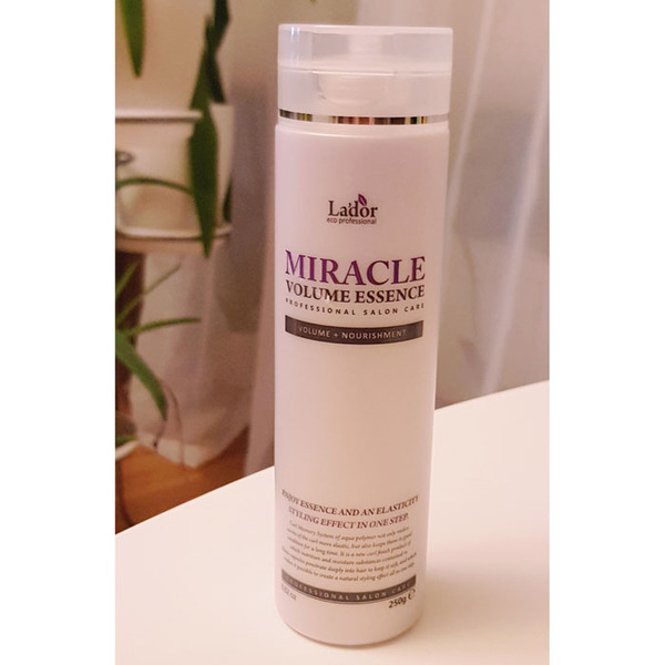 Увлажняющая эссенция для фиксации и объема волос Miracle Volume Essence, LADOR  250 г