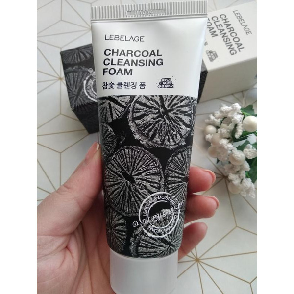 Очищающая пена с древесным углем Charcoal Cleansing Foam, LEBELAGE 100 мл