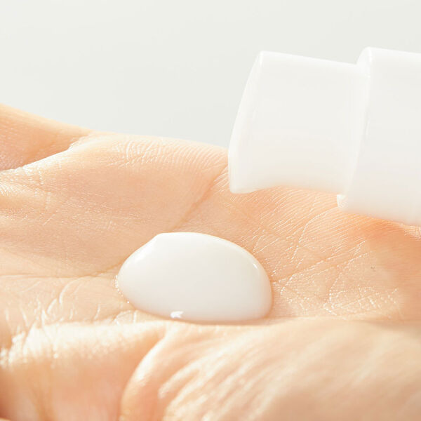 Выравнивающая тон кожи эссенция с церамидами Skin Mania, ROSETTE  40 мл