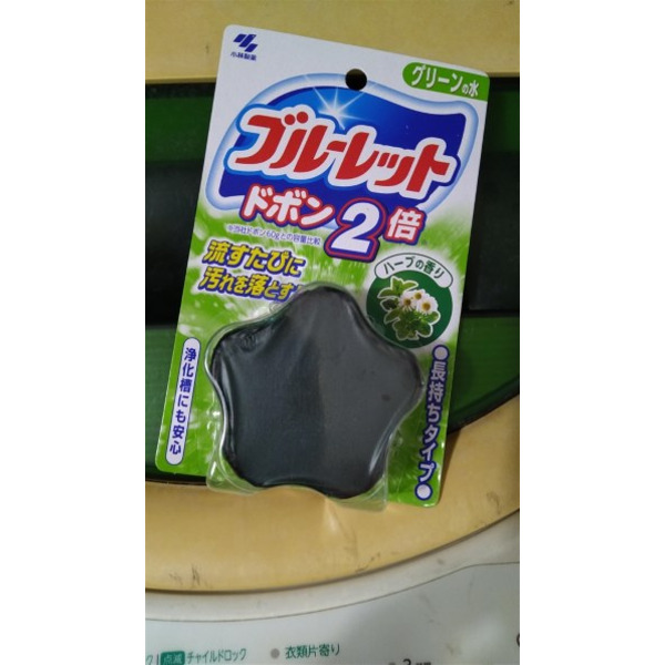 Двойная очищающая и дезодорирующая таблетка для бачка унитаза Bluelet Dobon W (аромат трав), KOBAYASHI 120 г
