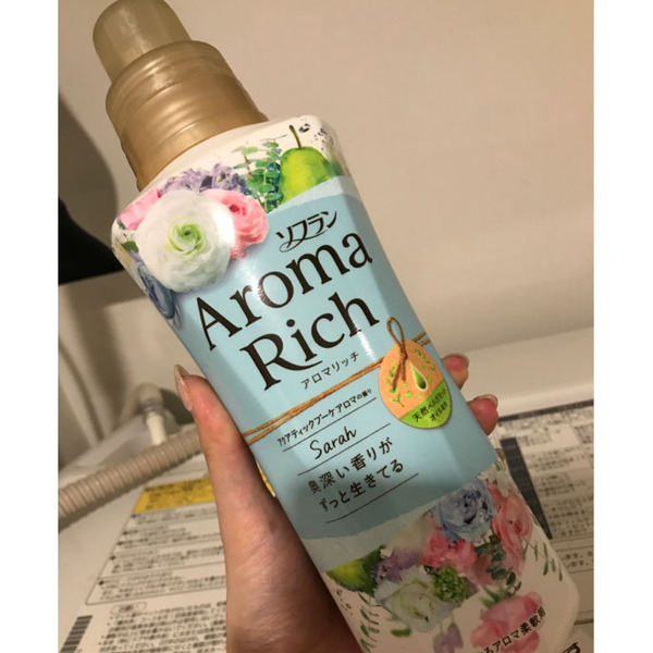 Кондиционер для белья длительного действия Aroma Rich Sarah с богатым ароматом натуральных масел (аромат унисекс), LION 520 мл