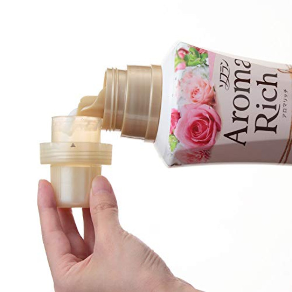 Кондиционер для белья длительного действия Aroma Rich Diana (аромат натуральных масел), LION 520 мл