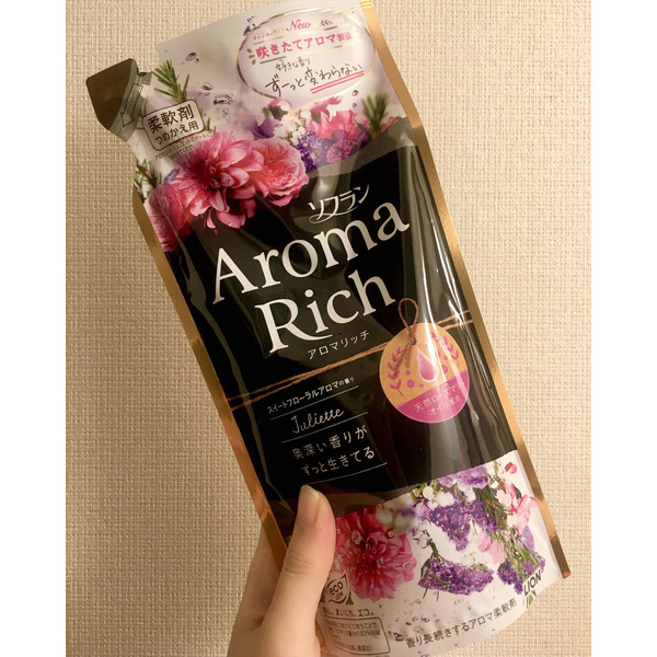 Кондиционер для белья Aroma Rich Juliette с ароматом натуральных масел, LION 400 мл (мягкая упаковка)