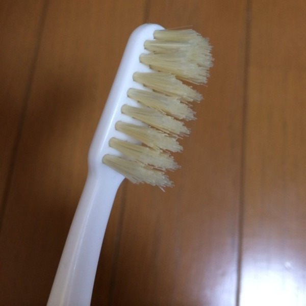 Жесткая зубная щётка с натуральной щетиной EBISU
