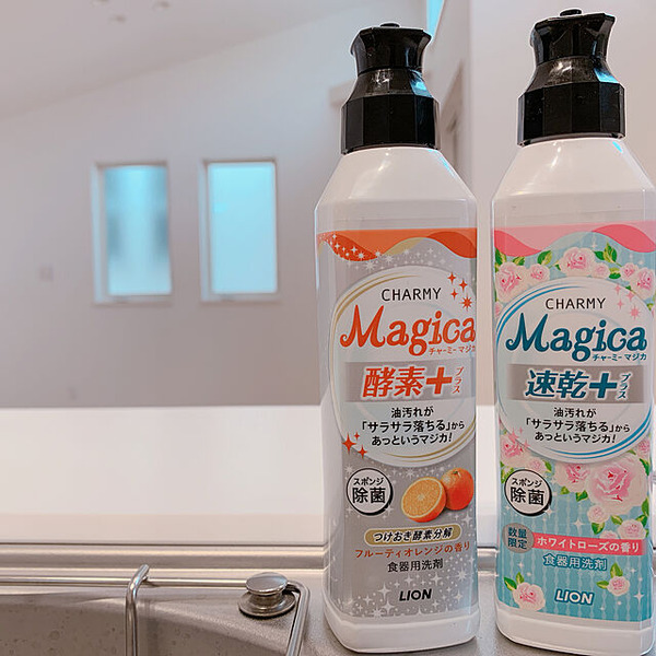 Средство для мытья посуды с ароматом сочного апельсина Charmy Magica+, Lion 220 мл