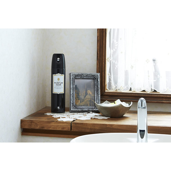 Парфюмированный спрей-освежитель воздуха для туалета с ароматом цветов, ванили и сандала Shoshugen Parfum Noir, Kobayashi 280 мл