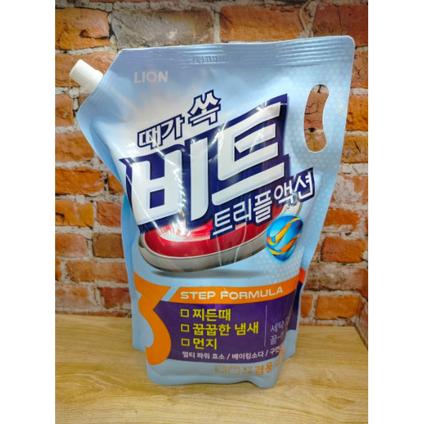 Концентрированное жидкое средство для стирки (с ферментами, содой и лимонной кислотой), тройного действия Beat Triple Action, Lion, 2,0 л (сменная упаковка)