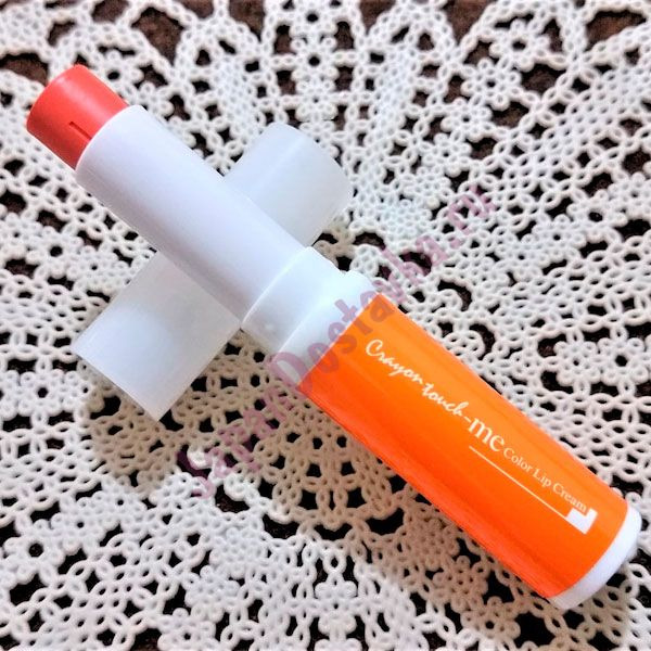 Оттеночный бальзам для губ Блестящий уход Crayon Touch me, SALAD TOWN (коралловый)  2,5 г